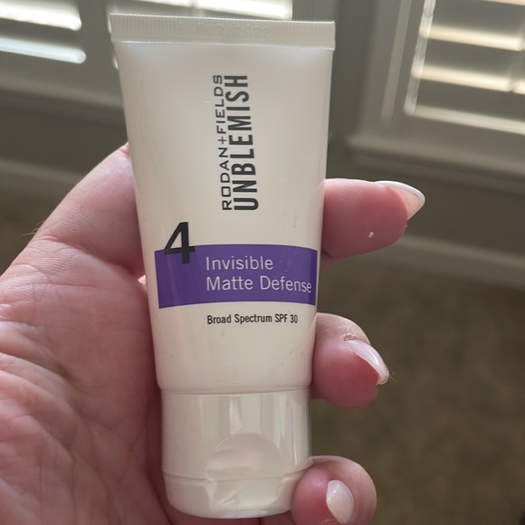 Rodan & Fields Unblemish Invisible Matte Defense - Picture 2 of 3